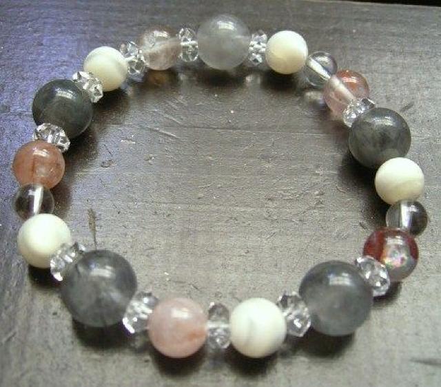 クラウディークォーツxヘマタイトインクォーツx白蝶貝 < 女性アクセサリー/時計 クラウディークォーツxヘマタイトインクォーツx白蝶貝 < 女性アクセサリー/時計の