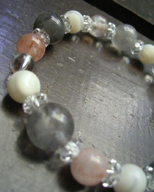 クラウディークォーツxヘマタイトインクォーツx白蝶貝 < 女性アクセサリー/時計 クラウディークォーツxヘマタイトインクォーツx白蝶貝 < 女性アクセサリー/時計の