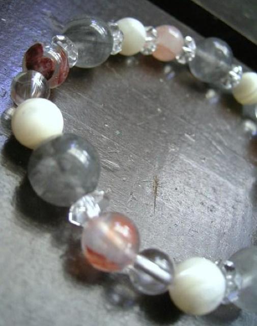 クラウディークォーツxヘマタイトインクォーツx白蝶貝 < 女性アクセサリー/時計 クラウディークォーツxヘマタイトインクォーツx白蝶貝 < 女性アクセサリー/時計の