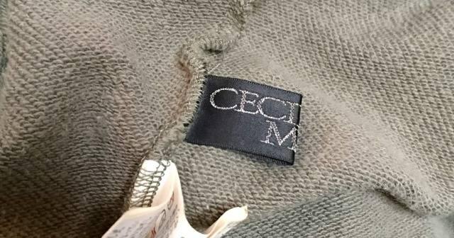 セシルマクビー★スタッズ付き ショート丈 パーカー < ブランド セシルマクビー★スタッズ付き ショート丈 パーカー < ブランドの