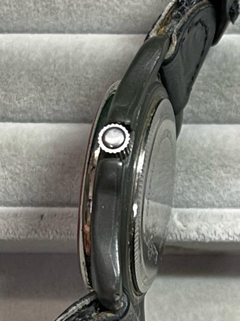 スイス・アーミー ホワイトダイヤル、レッドベゼル、ナイロンストラップ付きアナログクォーツ腕時計 SWISS ARMY カレンダー < 男性アクセサリー/時計 スイス・アーミー ホワイトダイヤル、レッドベゼル、ナイロンストラップ付きアナログクォーツ腕時計 SWISS ARMY カレンダー < 男性アクセサリー/時計の