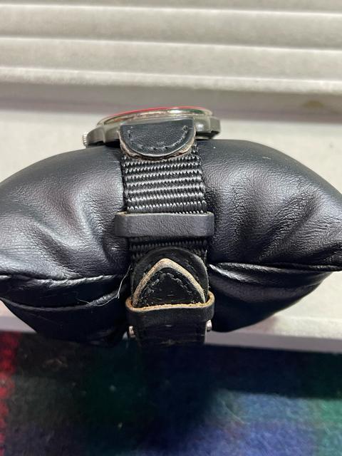 スイス・アーミー ホワイトダイヤル、レッドベゼル、ナイロンストラップ付きアナログクォーツ腕時計 SWISS ARMY カレンダー < 男性アクセサリー/時計 スイス・アーミー ホワイトダイヤル、レッドベゼル、ナイロンストラップ付きアナログクォーツ腕時計 SWISS ARMY カレンダー < 男性アクセサリー/時計の