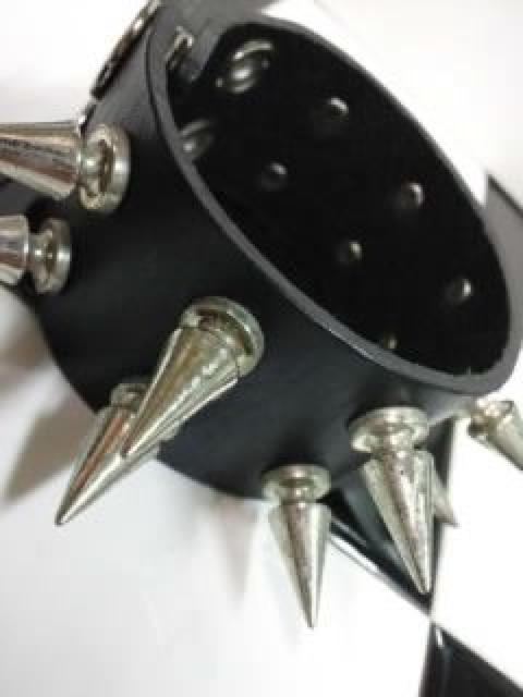 新品◆スパイク鋲2連ブレスレット◆リストバンド◆激レア!!◆ < 女性アクセサリー/時計 新品◆スパイク鋲2連ブレスレット◆リストバンド◆激レア!!◆ < 女性アクセサリー/時計の