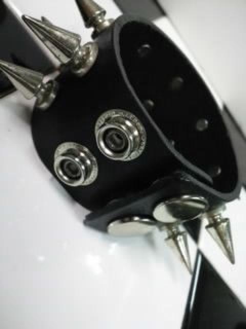 新品◆スパイク鋲2連ブレスレット◆リストバンド◆激レア!!◆ < 女性アクセサリー/時計 新品◆スパイク鋲2連ブレスレット◆リストバンド◆激レア!!◆ < 女性アクセサリー/時計の