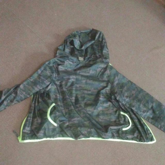 150 ウィンドゥブレーカー 迷彩 美品 < キッズ/ベビー  150 ウィンドゥブレーカー 迷彩 美品 < キッズ/ベビーの