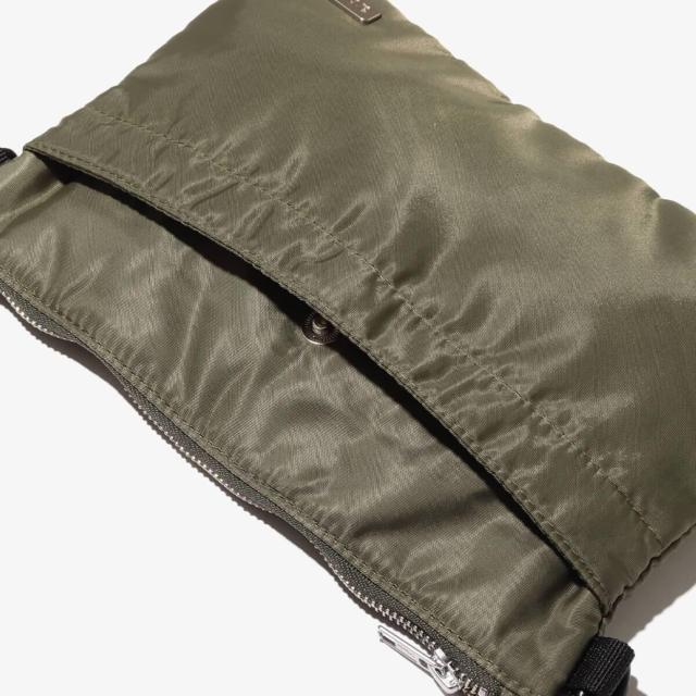 新品 ATMOS アトモス ナイロンツイル ショルダーバッグ カーキ ポーチ Nylon Twill shoulder bag < ブランド 新品 ATMOS アトモス ナイロンツイル ショルダーバッグ カーキ ポーチ Nylon Twill shoulder bag < ブランドの