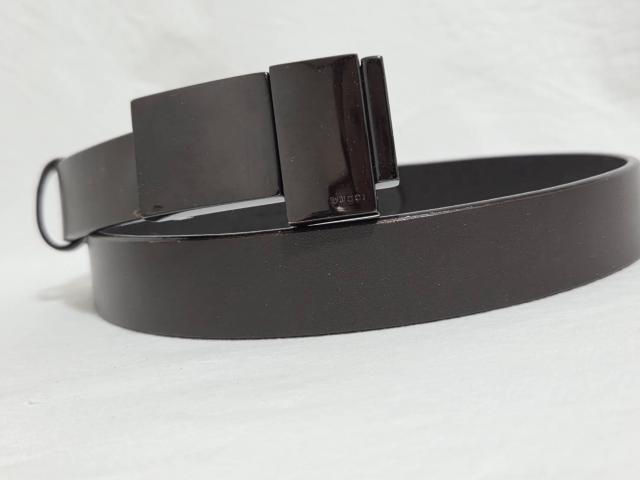 正規 セレブ愛用 グッチ ヴィンテージ ブランドロゴ文字×ブロックコンビ スクエアバックルベルト 黒系茶 ダークブラウンレザー75 < ブランド 正規 セレブ愛用 グッチ ヴィンテージ ブランドロゴ文字×ブロックコンビ スクエアバックルベルト 黒系茶 ダークブラウンレザー75 < ブランドの