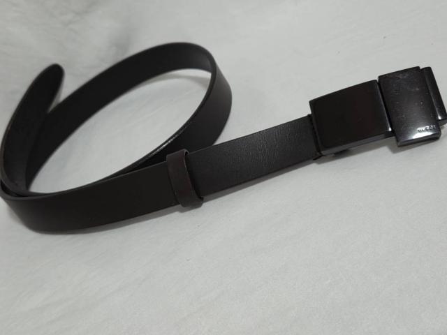 正規 セレブ愛用 グッチ ヴィンテージ ブランドロゴ文字×ブロックコンビ スクエアバックルベルト 黒系茶 ダークブラウンレザー75 < ブランド 正規 セレブ愛用 グッチ ヴィンテージ ブランドロゴ文字×ブロックコンビ スクエアバックルベルト 黒系茶 ダークブラウンレザー75 < ブランドの