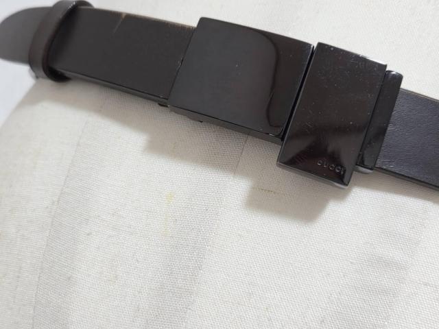 正規 セレブ愛用 グッチ ヴィンテージ ブランドロゴ文字×ブロックコンビ スクエアバックルベルト 黒系茶 ダークブラウンレザー75 < ブランド 正規 セレブ愛用 グッチ ヴィンテージ ブランドロゴ文字×ブロックコンビ スクエアバックルベルト 黒系茶 ダークブラウンレザー75 < ブランドの