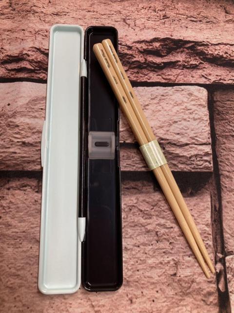 送料無料!日本製【人気キャラ】音の鳴らない 箸&箸箱セット(画像から)1組770円が… < インテリア/ライフ 送料無料!日本製【人気キャラ】音の鳴らない 箸&箸箱セット(画像から)1組770円が… < インテリア/ライフの