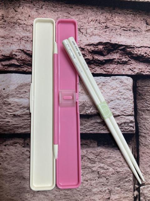 送料無料!日本製【人気キャラ】音の鳴らない 箸&箸箱セット(画像から)1組770円が… < インテリア/ライフ 送料無料!日本製【人気キャラ】音の鳴らない 箸&箸箱セット(画像から)1組770円が… < インテリア/ライフの