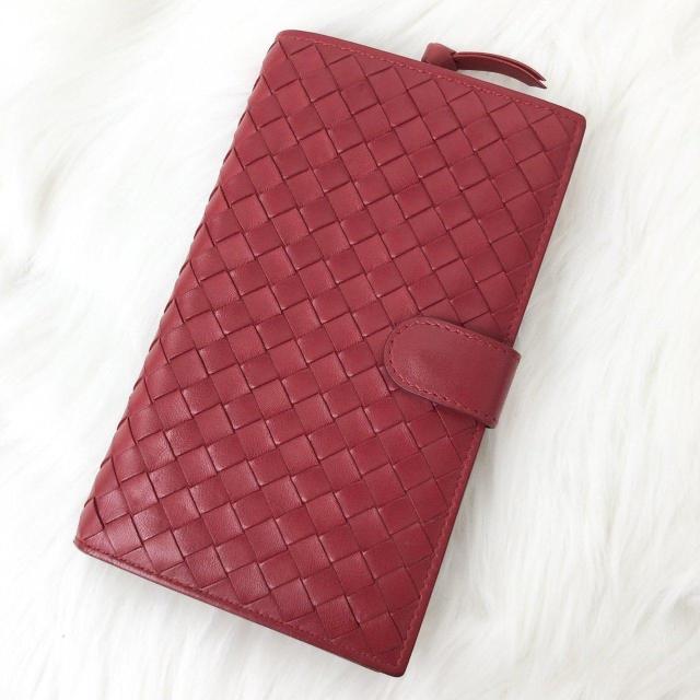 【極美品】 BOTTEGA VENETA ボッテガヴェネタ 二つ折り財布 ミディアムウォレット イントレチャート レッド < ブランド 【極美品】 BOTTEGA VENETA ボッテガヴェネタ 二つ折り財布 ミディアムウォレット イントレチャート レッド < ブランドの