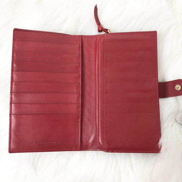 【極美品】 BOTTEGA VENETA ボッテガヴェネタ 二つ折り財布 ミディアムウォレット イントレチャート レッド < ブランド 【極美品】 BOTTEGA VENETA ボッテガヴェネタ 二つ折り財布 ミディアムウォレット イントレチャート レッド < ブランドの