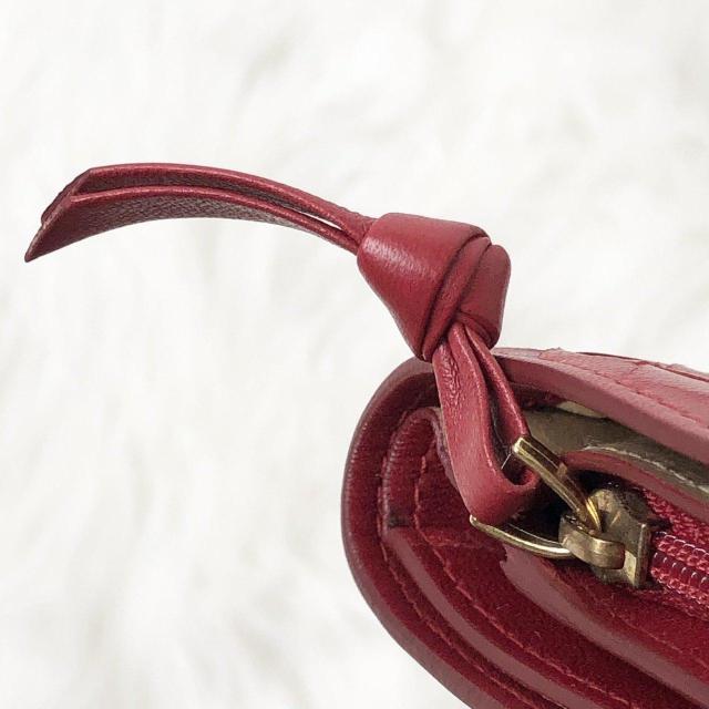 【極美品】 BOTTEGA VENETA ボッテガヴェネタ 二つ折り財布 ミディアムウォレット イントレチャート レッド < ブランド 【極美品】 BOTTEGA VENETA ボッテガヴェネタ 二つ折り財布 ミディアムウォレット イントレチャート レッド < ブランドの