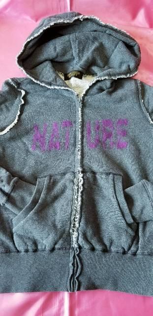 ★ダークグレー紫ロゴ切りっ放し綿カットオフ長袖フードパーカー < 女性ファッション  ★ダークグレー紫ロゴ切りっ放し綿カットオフ長袖フードパーカー < 女性ファッションの