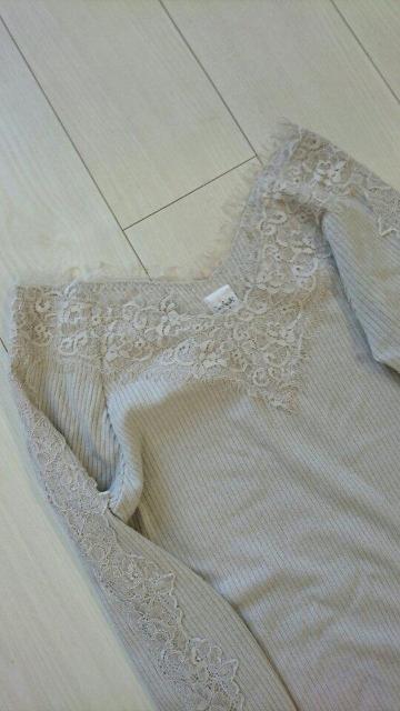 値下げ オメカシ 肩袖レーストップス ベージュ F インナーにも < 女性ファッション  値下げ オメカシ 肩袖レーストップス ベージュ F インナーにも < 女性ファッションの