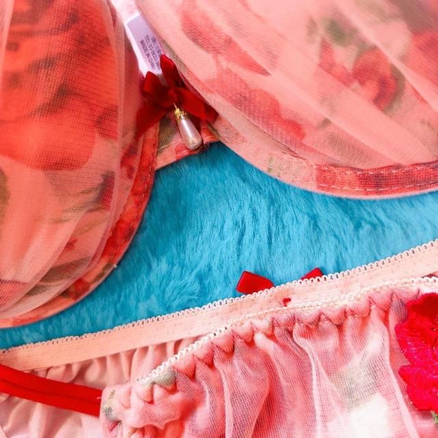 透け感オーガンジーレースがSexy。。F80×L。。薔薇柄×ローズワッペン付ブラジャー&ショーツセット。グラマー大きいサイズピンク < 女性ファッション  透け感オーガンジーレースがSexy。。F80×L。。薔薇柄×ローズワッペン付ブラジャー&ショーツセット。グラマー大きいサイズピンク < 女性ファッションの