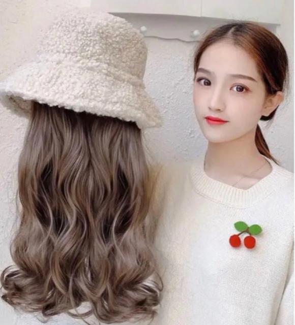 新品未使用リアル帽子ウィッグロングカールかぶるだけネット付 < 女性ファッション 新品未使用リアル帽子ウィッグロングカールかぶるだけネット付 < 女性ファッションの