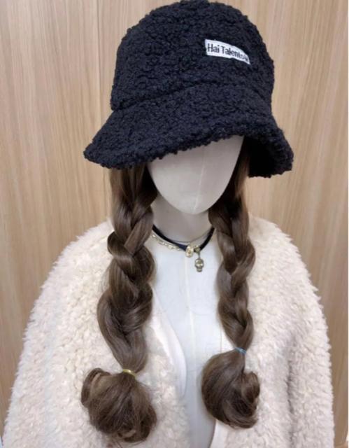 新品未使用リアル帽子ウィッグロングカールかぶるだけネット付 < 女性ファッション 新品未使用リアル帽子ウィッグロングカールかぶるだけネット付 < 女性ファッションの