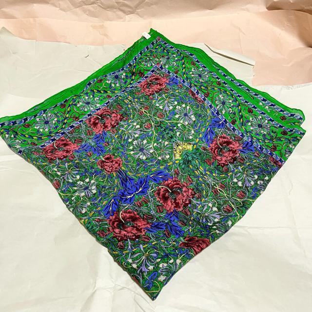 【セブンシーズ】【インド製】 花柄 / 絹100% / 大判スカーフ・バンダナ < 女性ファッション 【セブンシーズ】【インド製】 花柄 / 絹100% / 大判スカーフ・バンダナ < 女性ファッションの