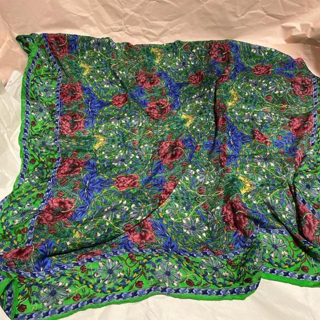 【セブンシーズ】【インド製】 花柄 / 絹100% / 大判スカーフ・バンダナ < 女性ファッション 【セブンシーズ】【インド製】 花柄 / 絹100% / 大判スカーフ・バンダナ < 女性ファッションの