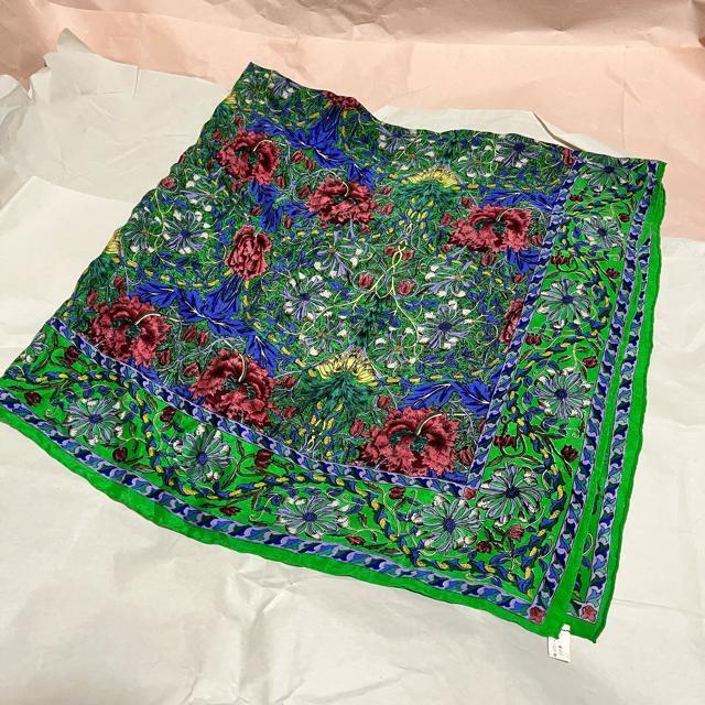 【セブンシーズ】【インド製】 花柄 / 絹100% / 大判スカーフ・バンダナ < 女性ファッション 【セブンシーズ】【インド製】 花柄 / 絹100% / 大判スカーフ・バンダナ < 女性ファッションの