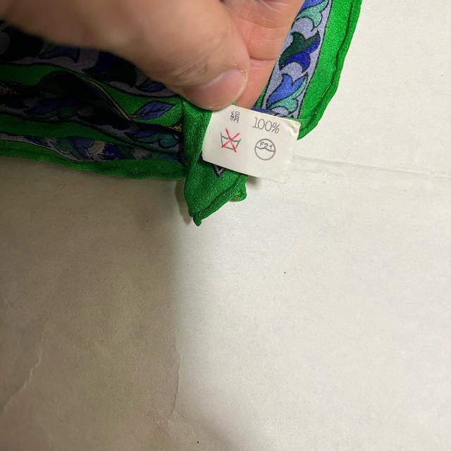 【セブンシーズ】【インド製】 花柄 / 絹100% / 大判スカーフ・バンダナ < 女性ファッション 【セブンシーズ】【インド製】 花柄 / 絹100% / 大判スカーフ・バンダナ < 女性ファッションの