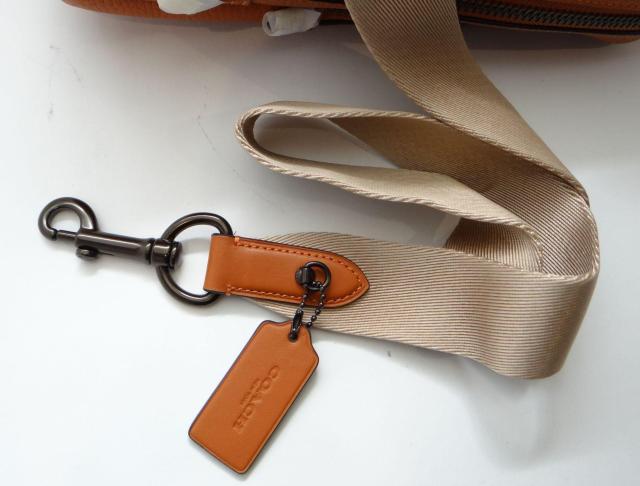 COACH コーチ C5331 ゴッサム パック ボディバッグ ショルダーバッグ ライトブラウン<新品同様品> < ブランド COACH コーチ C5331 ゴッサム パック ボディバッグ ショルダーバッグ ライトブラウン<新品同様品> < ブランドの