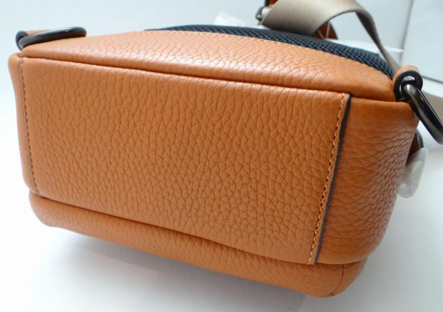COACH コーチ C5331 ゴッサム パック ボディバッグ ショルダーバッグ ライトブラウン<新品同様品> < ブランド COACH コーチ C5331 ゴッサム パック ボディバッグ ショルダーバッグ ライトブラウン<新品同様品> < ブランドの