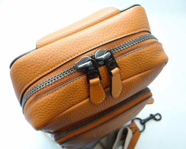 COACH コーチ C5331 ゴッサム パック ボディバッグ ショルダーバッグ ライトブラウン<新品同様品> < ブランド COACH コーチ C5331 ゴッサム パック ボディバッグ ショルダーバッグ ライトブラウン<新品同様品> < ブランドの