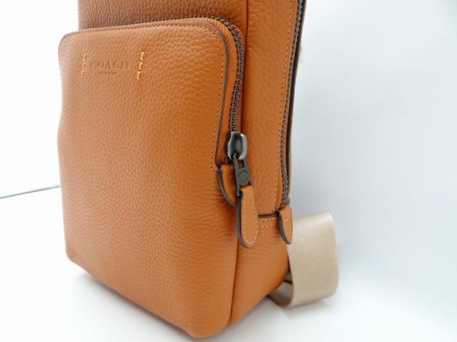 COACH コーチ C5331 ゴッサム パック ボディバッグ ショルダーバッグ ライトブラウン<新品同様品> < ブランド COACH コーチ C5331 ゴッサム パック ボディバッグ ショルダーバッグ ライトブラウン<新品同様品> < ブランドの