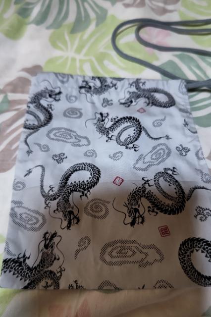 ★処分品★薄グレー×黒飛龍柄ナナメ掛巾着袋 < キッズ/ベビー  ★処分品★薄グレー×黒飛龍柄ナナメ掛巾着袋 < キッズ/ベビーの