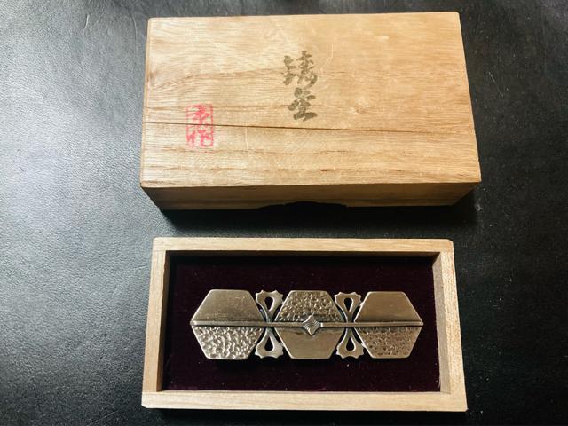 北海道博覧会 ビンテージ マネークリップ 彫金 ネクタイピン 激レア 金属 雪の結晶 < 男性ファッション  北海道博覧会 ビンテージ マネークリップ 彫金 ネクタイピン 激レア 金属 雪の結晶  < 男性ファッションの