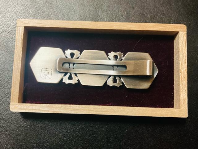 北海道博覧会 ビンテージ マネークリップ 彫金 ネクタイピン 激レア 金属 雪の結晶 < 男性ファッション  北海道博覧会 ビンテージ マネークリップ 彫金 ネクタイピン 激レア 金属 雪の結晶 < 男性ファッションの