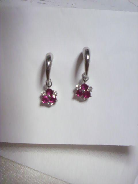 Pt900/天然 ダイヤモンド/ルビー/揺れるピアス/プラチナ/新品 < 女性アクセサリー/時計  Pt900/天然 ダイヤモンド/ルビー/揺れるピアス/プラチナ/新品  < 女性アクセサリー/時計の
