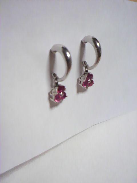 Pt900/天然 ダイヤモンド/ルビー/揺れるピアス/プラチナ/新品 < 女性アクセサリー/時計  Pt900/天然 ダイヤモンド/ルビー/揺れるピアス/プラチナ/新品 < 女性アクセサリー/時計の