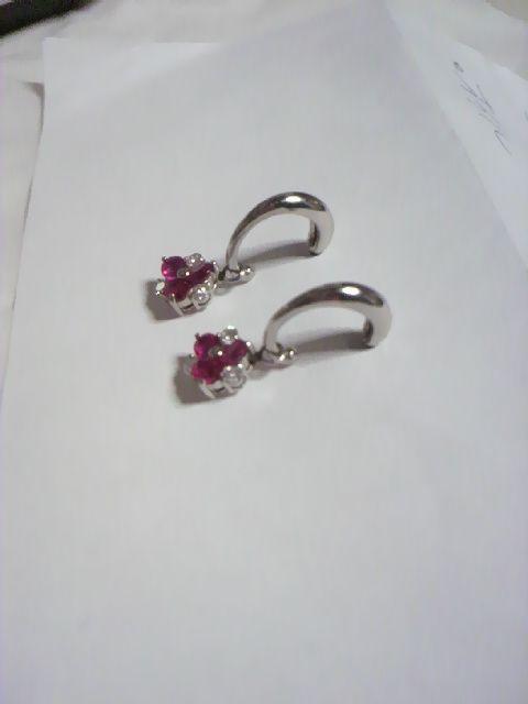 Pt900/天然 ダイヤモンド/ルビー/揺れるピアス/プラチナ/新品 < 女性アクセサリー/時計  Pt900/天然 ダイヤモンド/ルビー/揺れるピアス/プラチナ/新品 < 女性アクセサリー/時計の
