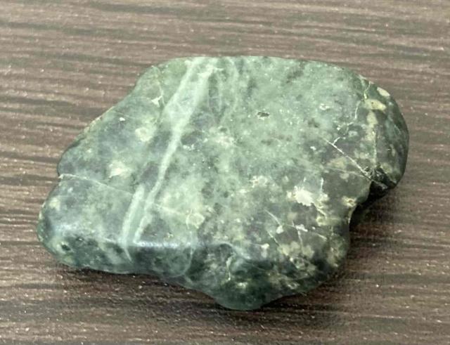 激安800円スタート!「お守り」や「ワイヤー作家」や「ジュエリー作家」の素材に阿波翡翠(ジェイド)原石 < インテリア/ライフ  激安800円スタート!「お守り」や「ワイヤー作家」や「ジュエリー作家」の素材に阿波翡翠(ジェイド)原石 < インテリア/ライフの