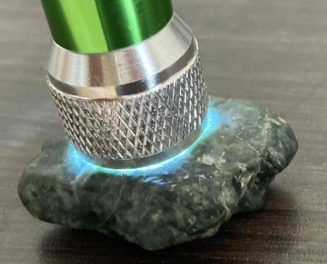 激安800円スタート!「お守り」や「ワイヤー作家」や「ジュエリー作家」の素材に阿波翡翠(ジェイド)原石 < インテリア/ライフ  激安800円スタート!「お守り」や「ワイヤー作家」や「ジュエリー作家」の素材に阿波翡翠(ジェイド)原石 < インテリア/ライフの