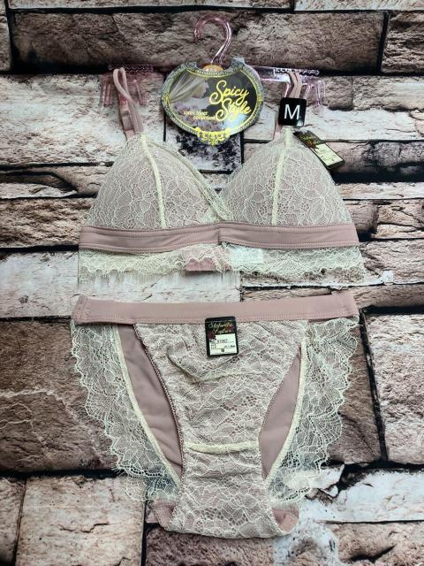 送料無料!綺麗で可愛い!アイラッシュ総レース使い!ノンワイヤーブラ1枚&ショーツ1枚(画像から)1セット《B》 < 女性ファッション 送料無料!綺麗で可愛い!アイラッシュ総レース使い!ノンワイヤーブラ1枚&ショーツ1枚(画像から)1セット《B》 < 女性ファッションの