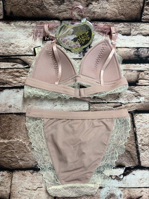 送料無料!綺麗で可愛い!アイラッシュ総レース使い!ノンワイヤーブラ1枚&ショーツ1枚(画像から)1セット《B》 < 女性ファッション 送料無料!綺麗で可愛い!アイラッシュ総レース使い!ノンワイヤーブラ1枚&ショーツ1枚(画像から)1セット《B》 < 女性ファッションの