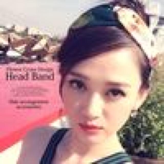衝撃200円セール★フラワー柄クロスデザインヘアバンド  白 < 女性アクセサリー/時計  衝撃200円セール★フラワー柄クロスデザインヘアバンド  白 < 女性アクセサリー/時計の