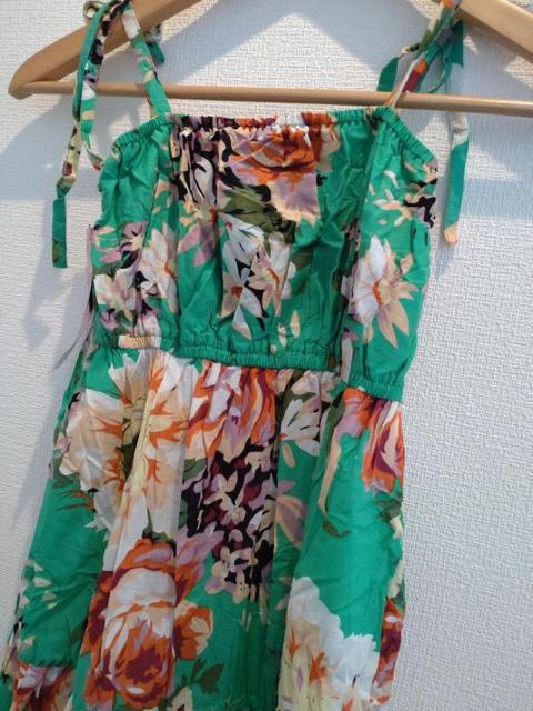 新品◆グリーン花柄 胸元ギャザー ロング マキシ フレア ワンピース < 女性ファッション  新品◆グリーン花柄 胸元ギャザー ロング マキシ フレア ワンピース < 女性ファッションの