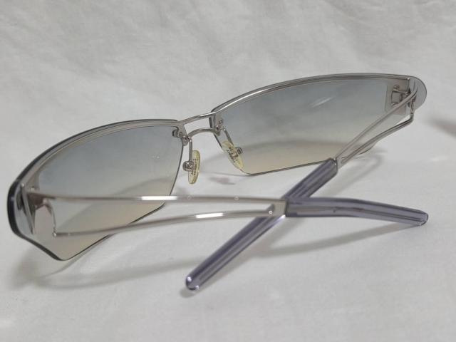 正規 ヴェルサーチ メデューサロゴ フレームレスサングラス 黒系青 メタルSV オープンカットレンズ グラマラスアイウェア 付属有 < ブランド 正規 ヴェルサーチ メデューサロゴ フレームレスサングラス 黒系青 メタルSV オープンカットレンズ グラマラスアイウェア 付属有 < ブランドの