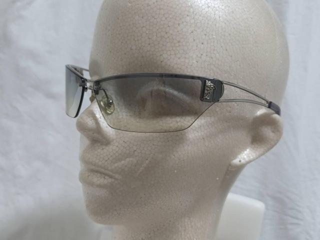 正規 ヴェルサーチ メデューサロゴ フレームレスサングラス 黒系青 メタルSV オープンカットレンズ グラマラスアイウェア 付属有 < ブランド 正規 ヴェルサーチ メデューサロゴ フレームレスサングラス 黒系青 メタルSV オープンカットレンズ グラマラスアイウェア 付属有 < ブランドの