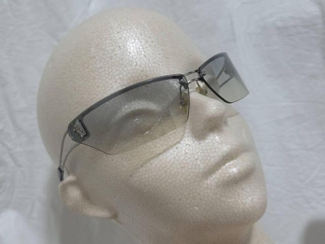 正規 ヴェルサーチ メデューサロゴ フレームレスサングラス 黒系青 メタルSV オープンカットレンズ グラマラスアイウェア 付属有 < ブランド 正規 ヴェルサーチ メデューサロゴ フレームレスサングラス 黒系青 メタルSV オープンカットレンズ グラマラスアイウェア 付属有 < ブランドの