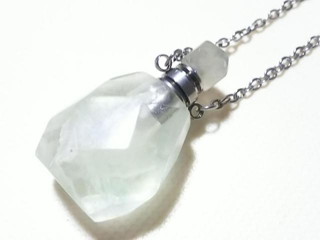 天然石★プレナイト 香水瓶 ペンダント < 女性アクセサリー/時計  天然石★プレナイト 香水瓶 ペンダント < 女性アクセサリー/時計の