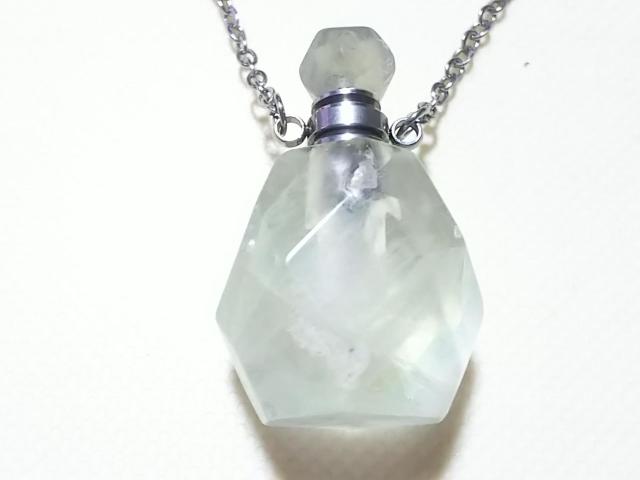 天然石★プレナイト 香水瓶 ペンダント < 女性アクセサリー/時計  天然石★プレナイト 香水瓶 ペンダント < 女性アクセサリー/時計の