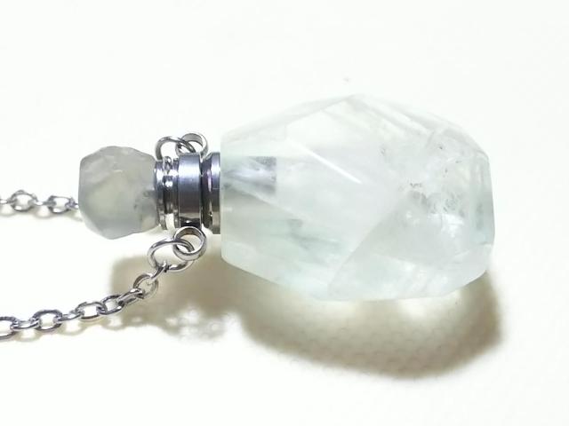 天然石★プレナイト 香水瓶 ペンダント < 女性アクセサリー/時計  天然石★プレナイト 香水瓶 ペンダント < 女性アクセサリー/時計の