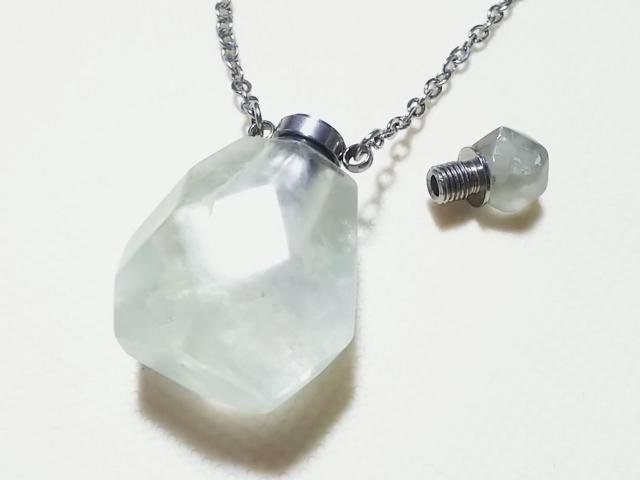 天然石★プレナイト 香水瓶 ペンダント < 女性アクセサリー/時計  天然石★プレナイト 香水瓶 ペンダント < 女性アクセサリー/時計の